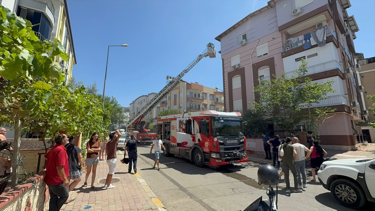 Antalya'da evde çıkan yangın söndürüldü
