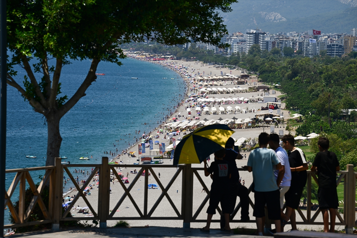 Antalya'da yüksek nem ve sıcak bunalttı