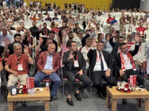 - "Yeni yönetim aracılığıyla kulübe taze kan akışı sağlamak bizce