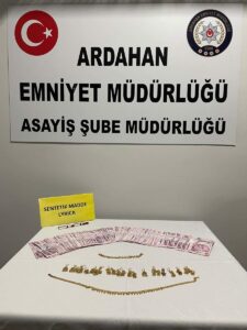 ARDAHAN (AA) – Ardahan'da kuyumcuya sahte altın sattığı iddia edilen