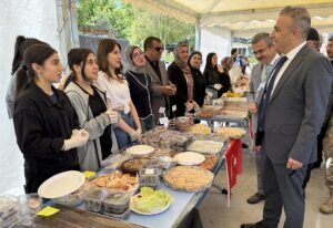 ARDAHAN (AA) – Ardahan'da İl Milli Eğitim Müdürlüğü organizesinde öğrenciler,