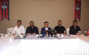 - TFF 1. Lig'e yükselen Van temsilcisinin başkanı Temel: "Maçlar