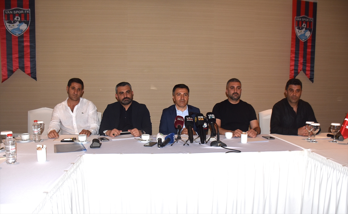 Artı Değer Vanspor FK Başkanı Temel, basın mensuplarıyla bir araya geldi