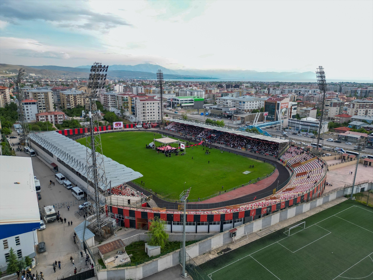 Artı Değer Vanspor'un Trendyol 1. Lig'e yükselmesi coşkuyla kutlandı