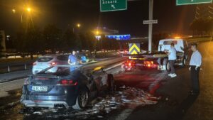 İSTANBUL (AA) – Bahçelievler'de seyir halindeyken yanan otomobil kullanılamaz hale