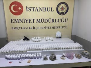İSTANBUL (AA) – Bahçelievler'de evinde uyuşturucu ve ruhsatsız silah ele