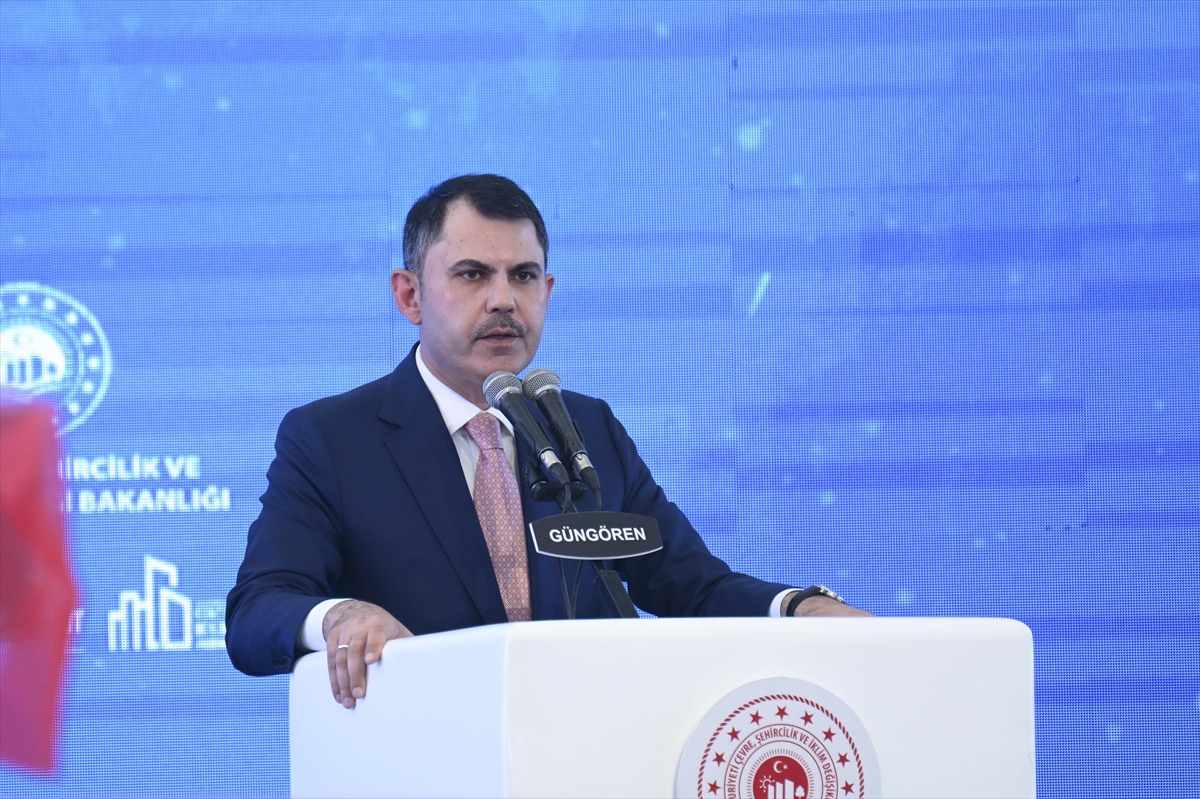Bakan Kurum, Güngören'deki anahtar teslimi, temel atma ve açılış töreninde konuştu: