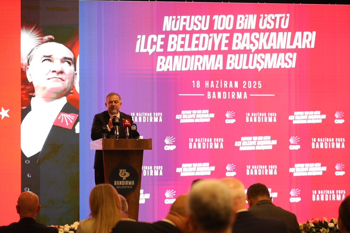 Balıkesir'de CHP tarafından “Nüfusu 100 Bin Üstü İlçe Belediye Başkanları Toplantısı” düzenlendi