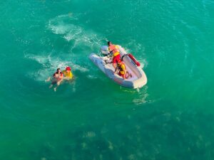 BARTIN (AA) – Bartın'da, 13 cankurtaran 7 sahilde denize girenlerin