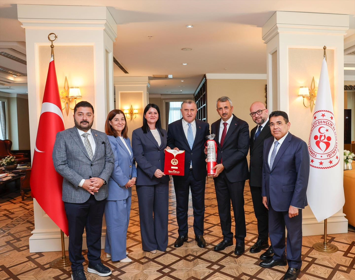 Başkentte devlet protokolünü “kırmızı dipli mum” ile Kırkpınar'a davet sürüyor