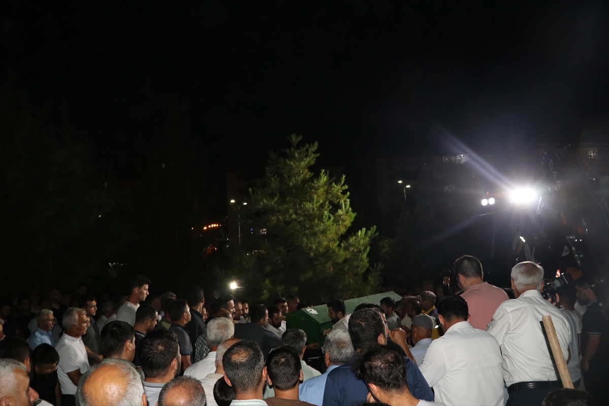 GÜNCELLEME 3 – Batman'da bilirkişi ekibini taşıyan aracın şarampole yuvarlanması sonucu 5 kişi öldü