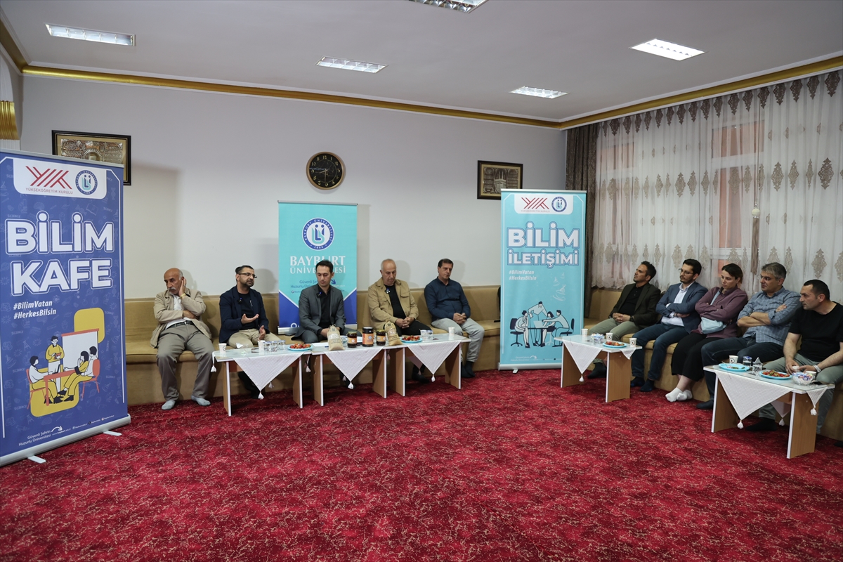 Bayburt'taki “Bilim Kafe” etkinliğinde modern arıcılık teknikleri ve dijital bağımlılık anlatıldı