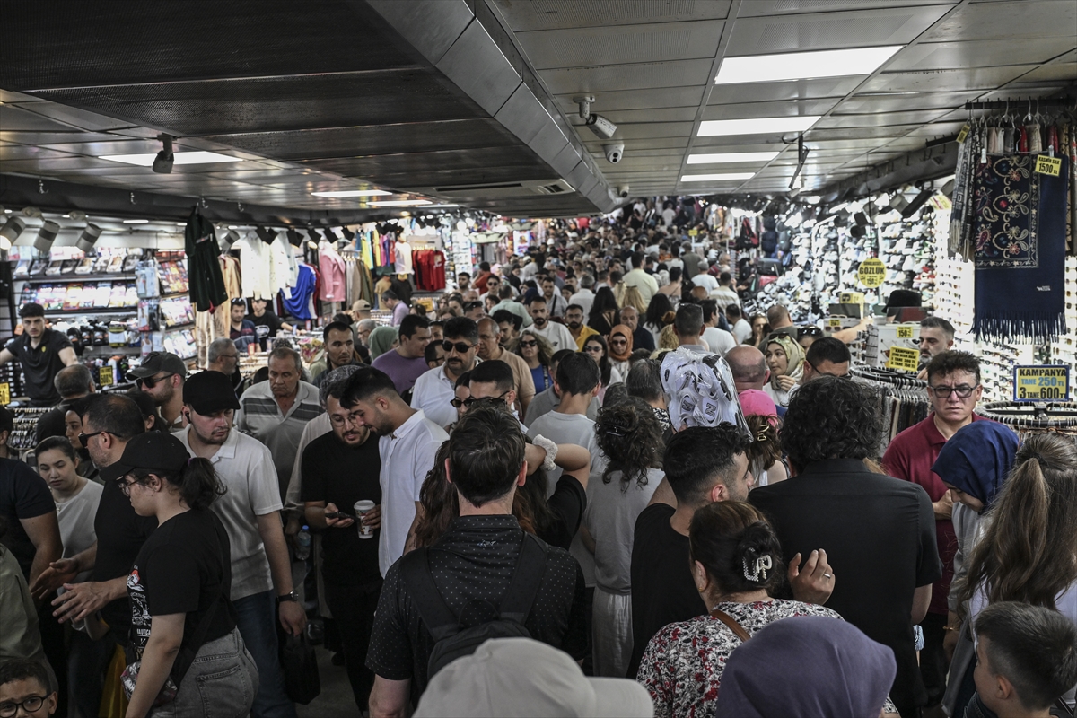 Bayramın üçüncü günü İstanbul'da ziyaretçi yoğunluğu
