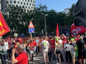 - Geniş katılımlı grev nedeniyle ülke genelinde başta toplu ulaşım