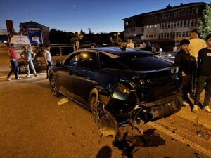 BİNGÖL (AA) – Bingöl'de 4 aracın karıştığı trafik kazasında 1'i