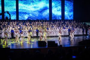 - Bilnet Okulları öğrencileri koreografiler ve dönemin ruhunu yansıtan müzikler