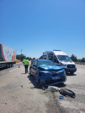 Bursa'da iki otomobilin çarpıştığı kazada 5 kişi yaralandı