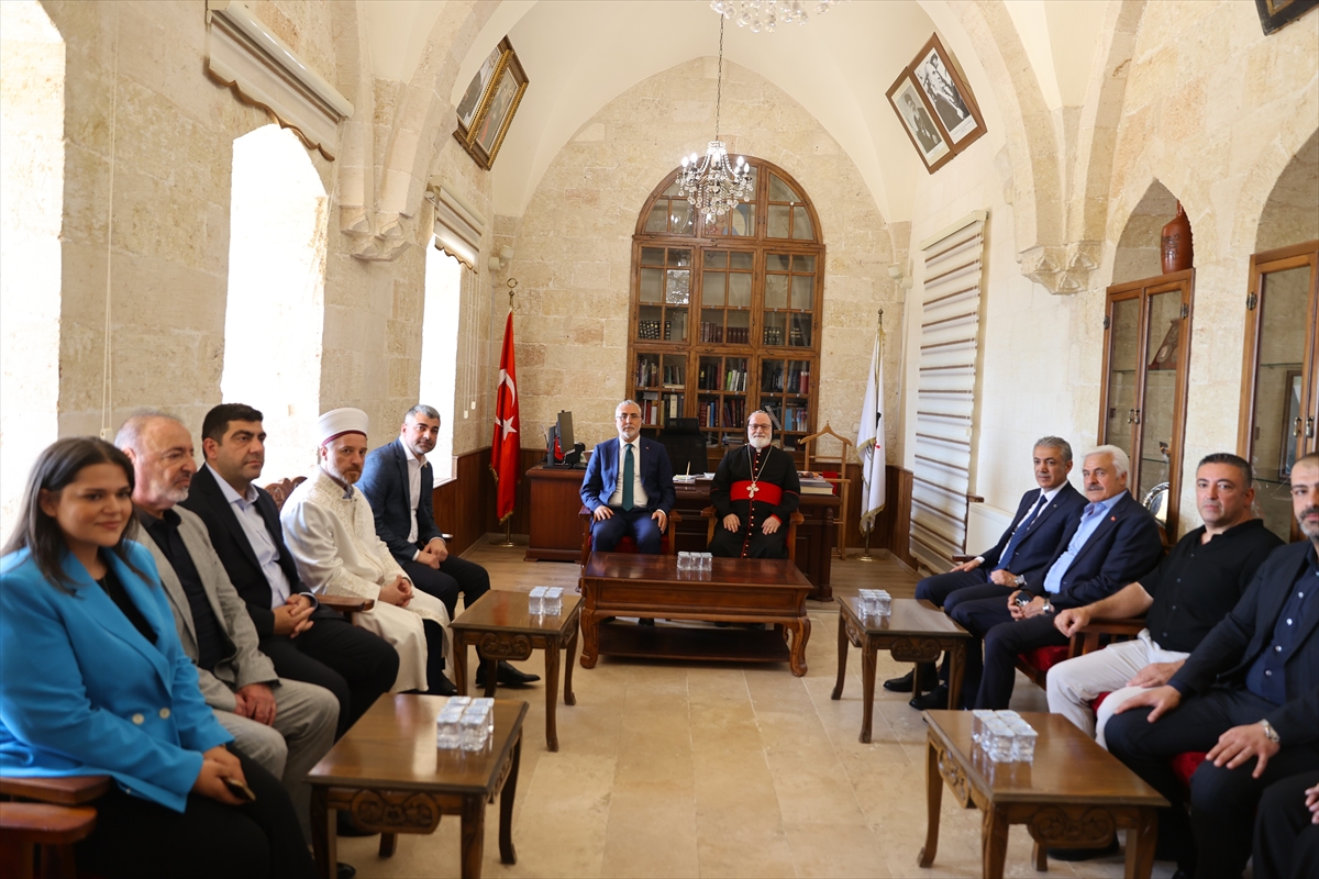 Çalışma ve Sosyal Güvenlik Bakanı Işıkhan, Mardin'de Deyrulzafaran Manastırı'nı ziyaret etti