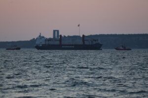 ÇANAKKALE (AA) – Çanakkale Boğazı'nda seyir halindeyken makine dairesinde yangın