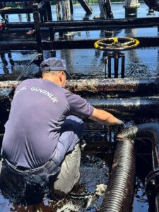 ÇANAKKALE (AA) – Ege Denizi'nde Bozcaada demir sahasında denizi kirlettiği