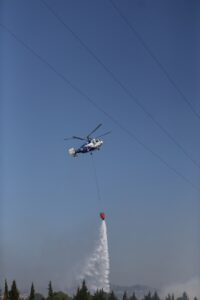 ÇANAKKALE (AA) – Çanakkale tarım arazisinde çıkan yangına havadan ve