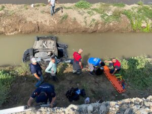 ÇORUM (AA) – Çorum'un Osmancık ilçesinde otomobilin su kanalına düşmesi