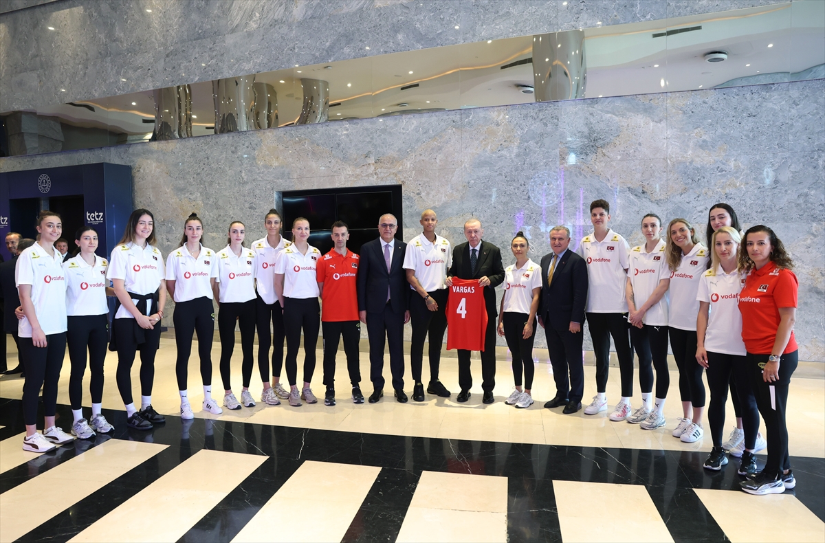Cumhurbaşkanı Erdoğan, A Milli Kadın Voleybol Takımı'nı kabul etti