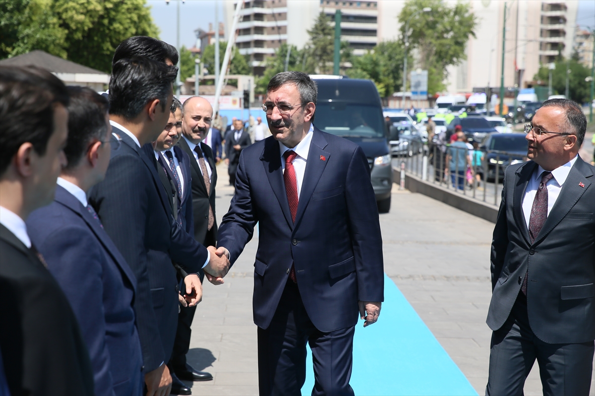 Cumhurbaşkanı Yardımcısı Yılmaz, Gaziantep Valiliğini ziyaret etti