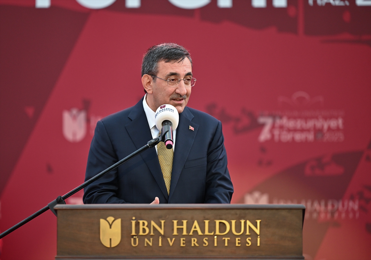 Cumhurbaşkanı Yardımcısı Yılmaz, İbn Haldun Üniversitesi 7. Mezuniyet Töreni'nde konuştu: