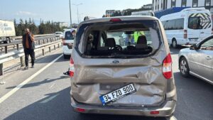 KOCAELİ (AA) – Kocaeli'nin Gebze ilçesinde 1 kişinin yaralandığı zincirleme