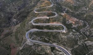 ANTALYA (AA) – Akdeniz'i İç Anadolu'ya bağlayan Demirkapı Tüneli güzergahındaki