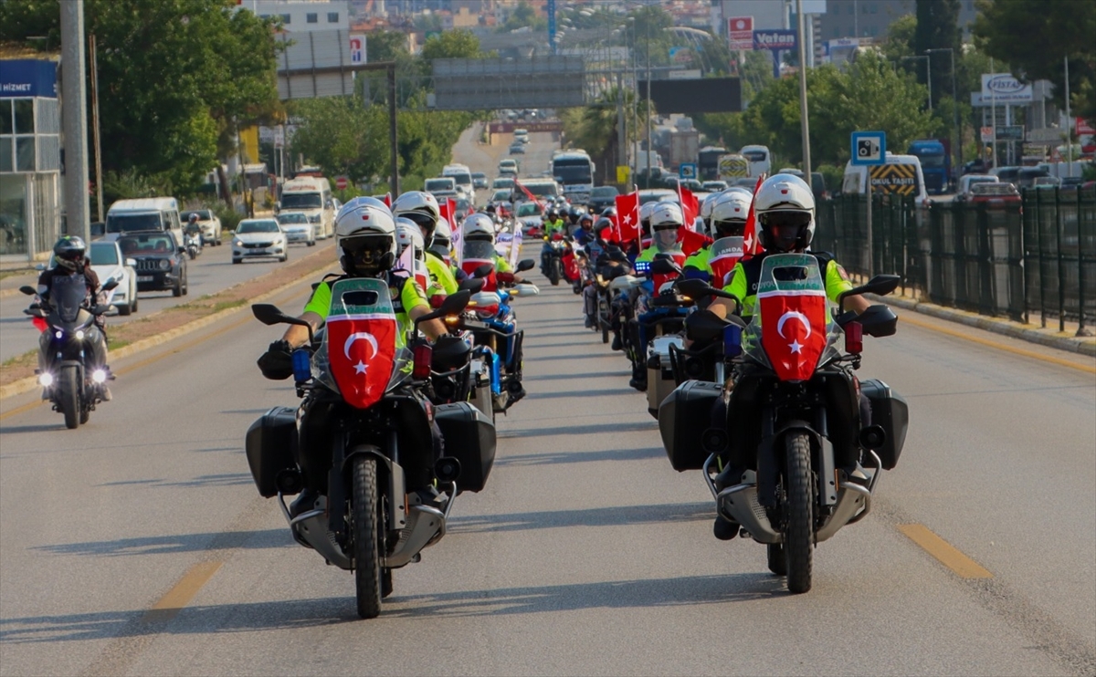 Denizli'de motosikletliler Jandarma Teşkilatının kuruluşunu oluşturdukları konvoyla kutladı
