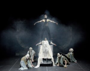 - İstanbul ve Ankara Devlet Tiyatrosu ortak yapımı, sezon boyunca