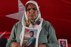 DİYARBAKIR (AA) – Dağa kaçırılan çocukları için eski HDP il