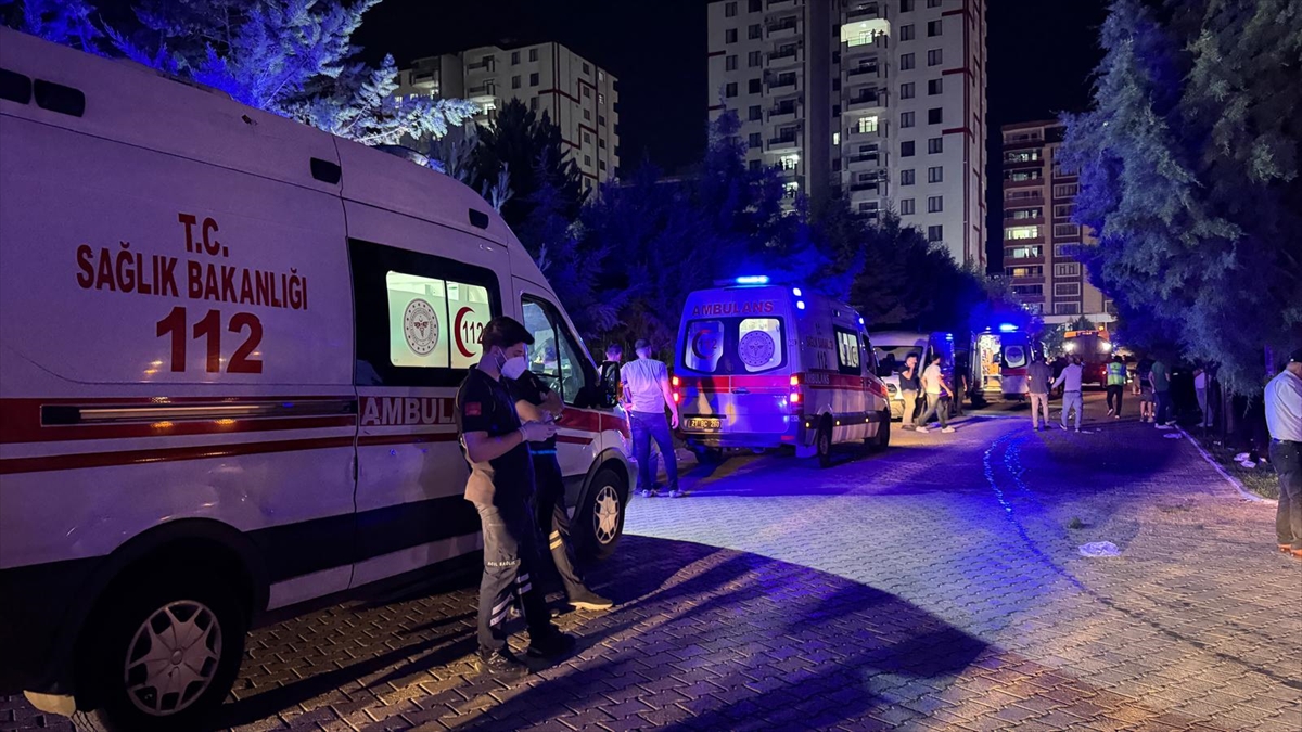 GÜNCELLEME – Diyarbakır'da 13 katlı binada çıkan yangın kontrol altına alındı
