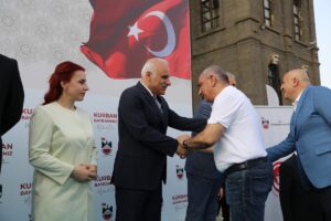 DİYARBAKIR (AA) – Diyarbakır'da Kurban Bayramı dolayısıyla bayramlaşma programı düzenlendi.