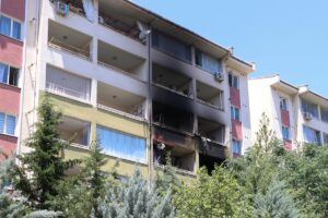 DİYARBAKIR (AA) – Diyarbakır'ın merkez Kayapınar ilçesinde bir binada çıkan