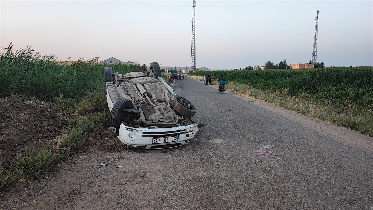 Diyarbakır'da devrilen otomobildeki 1 kişi öldü, 4 kişi yaralandı