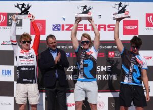 İZMİR (AA) – Türkiye’de ilk kez Çeşme’de gerçekleştirilen Dünya Motosurf