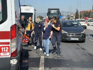 DÜZCE (AA) – Düzce'de tır ve 2 servis minibüsünün karıştığı