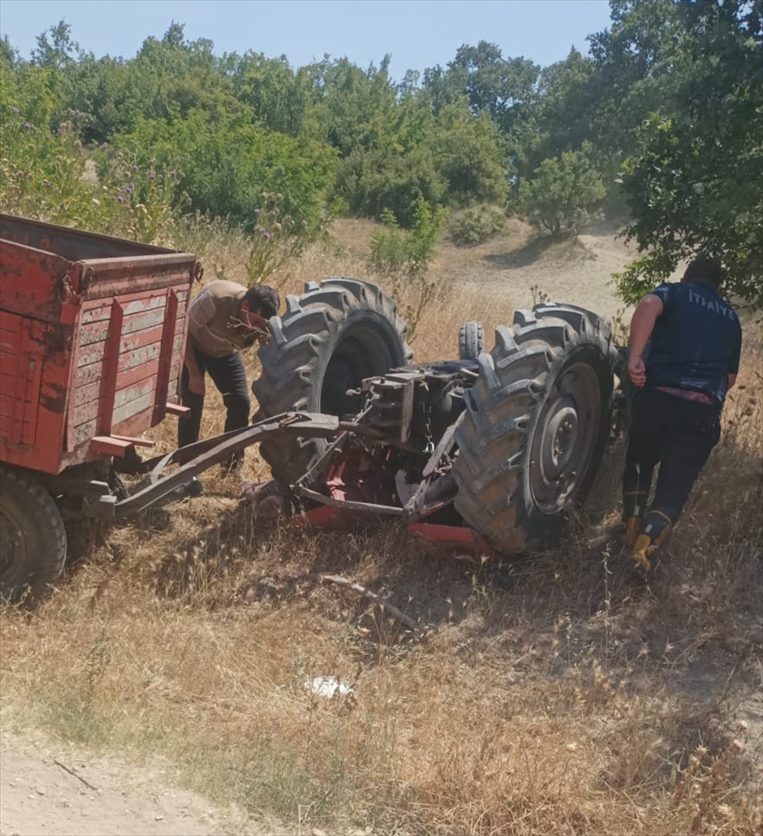 Edirne'de devrilen traktörün sürücüsü öldü