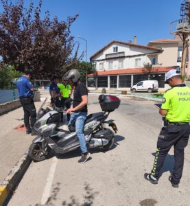 EDİRNE (AA) – Edirne'nin Keşan ilçesinde motosikletlere yönelik gerçekleştirilen trafik