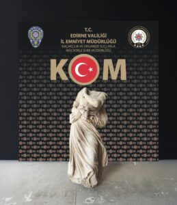 - Müze yetkilileri, başsız heykelin 19. yüzyıl neoklasik dönem sanatının