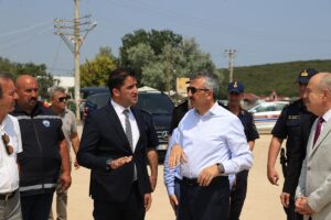 EDİRNE (AA) – Edirne Valisi Yunus Sezer, Saros Körfezi’ndeki sahillerde
