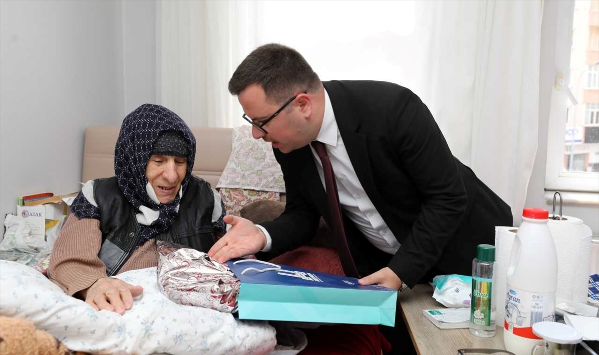 Erzurum'da bayram öncesi yaşlılara temizlik ve bakım hizmeti sunuldu
