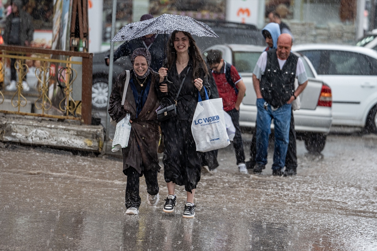 Erzurum'da şiddetli sağanak etkili oldu