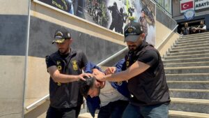 İSTANBUL (AA) – İstanbul Esenler'de 1 kişinin hayatını kaybettiği silahlı