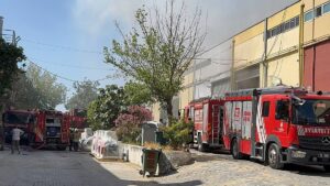 İSTANBUL (AA) – Esenyurt'ta bebek bezi üreten iş yerinin deposunda