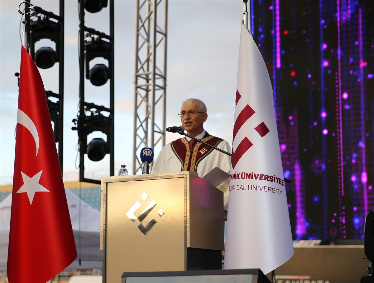 Eskişehir Teknik Üniversitesinde mezuniyet töreni düzenlendi