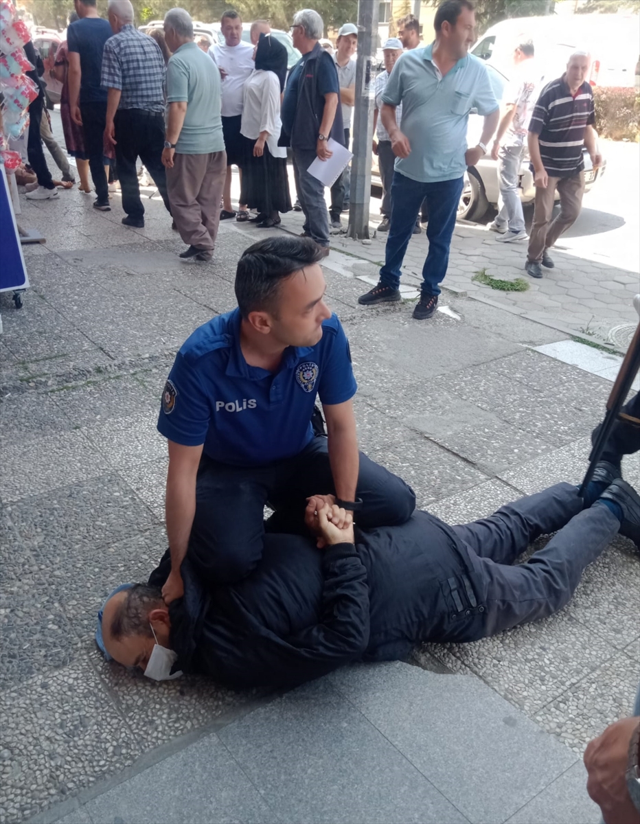 Eskişehir'de girdiği bankada kredi çekmek için tüfekle tehditte bulunan zanlı yakalandı